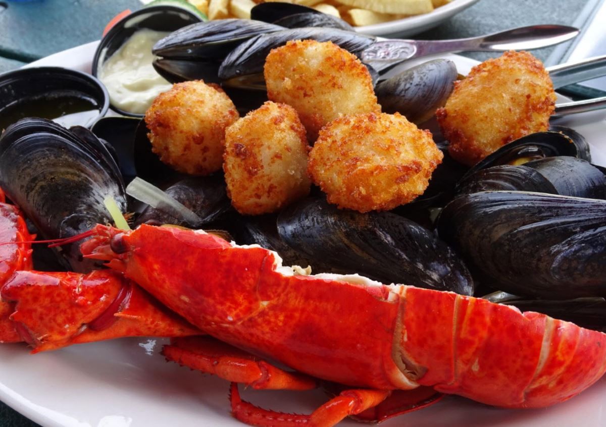 Lobster, fried scallops, mussels and fries